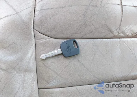 1999 Lincoln Town Car Executive из США, поврежденный, VIN 1LNHM81W6XY706261